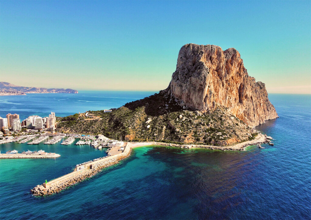 Investir en Espagne - calpe monolithe mediterranee espagne