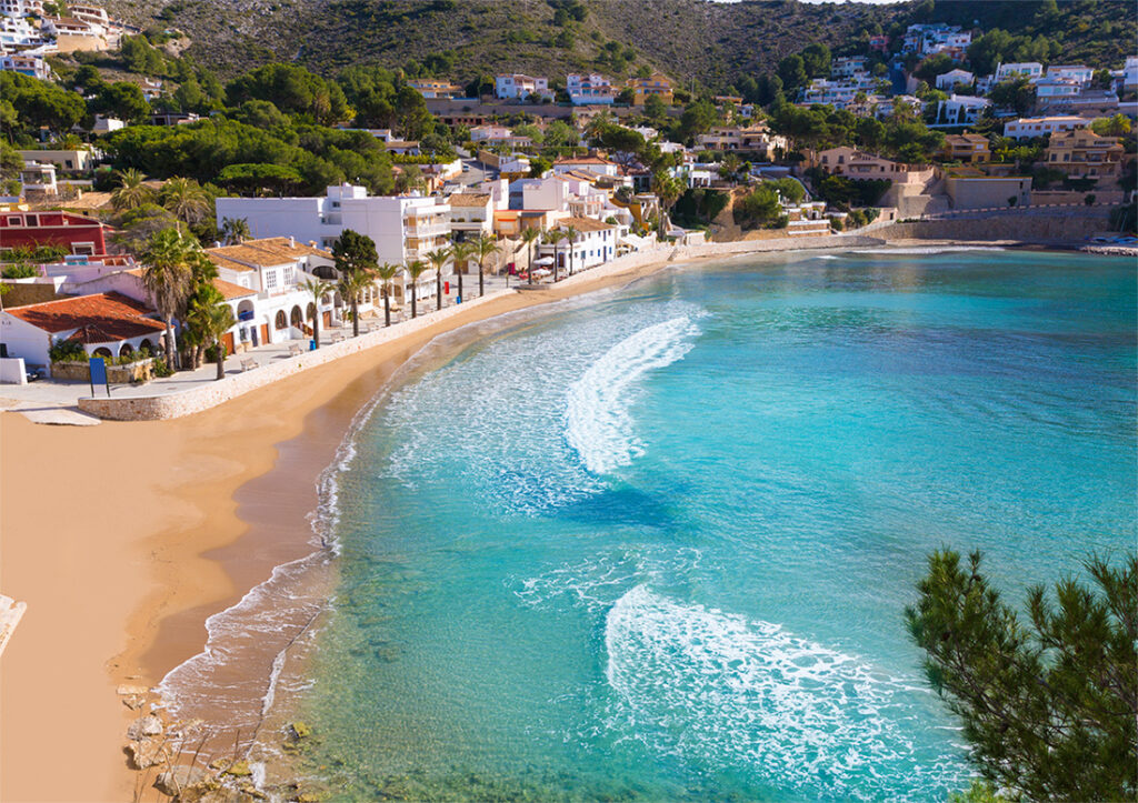 Investir en Espagne - moraira village luxe discret espagne