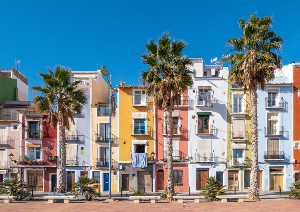 Investir en Espagne - villajoyosa cite des couleurs village espagne