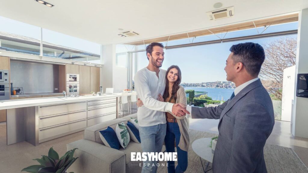 couple entrain d'acheter un bien immobilier en Espagne avec Easyhome
