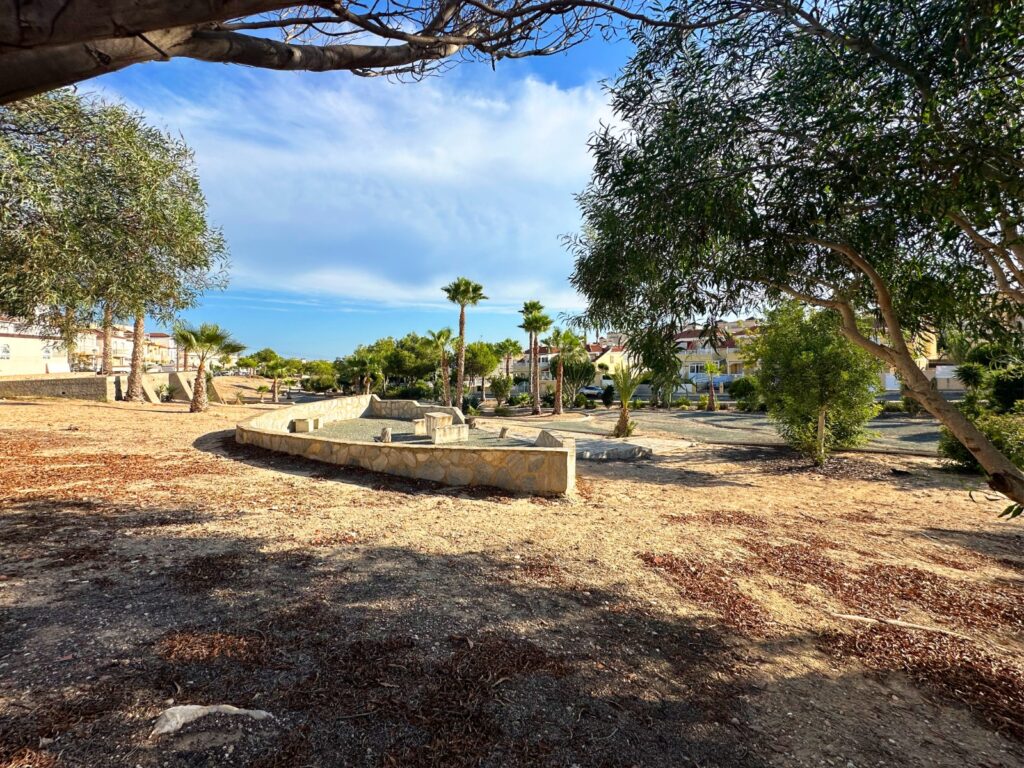 o_1j6akr4fj12g211q61goisrt1p123e