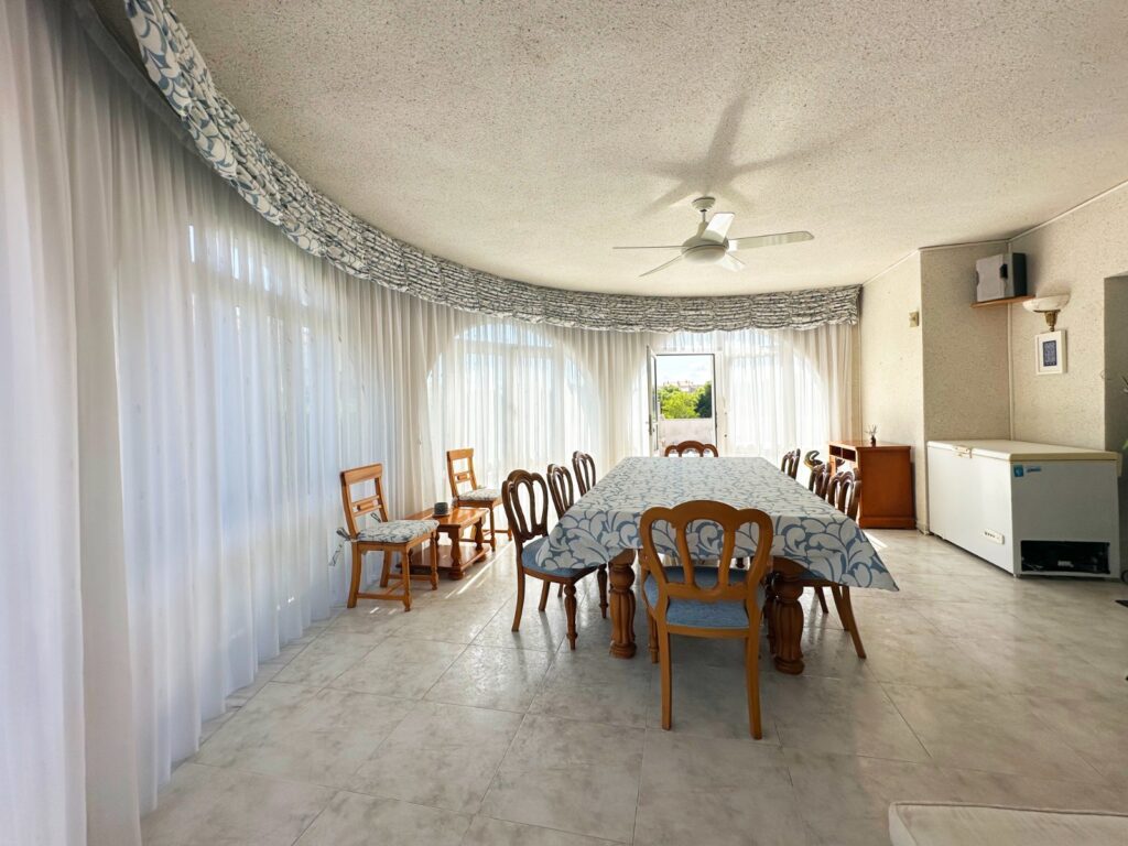 o_1j6iolasd13hh1p0d1kpaqfa19it3p