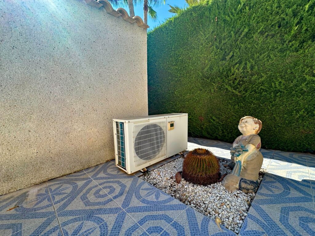 o_1j6iolasd1jh1qtn16ro1veheq23d