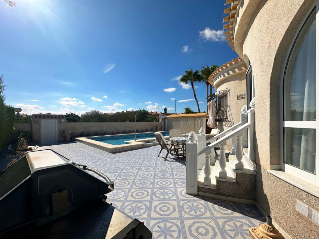 o_1j6iolasd1ljsi9b12r13go1jgl3m