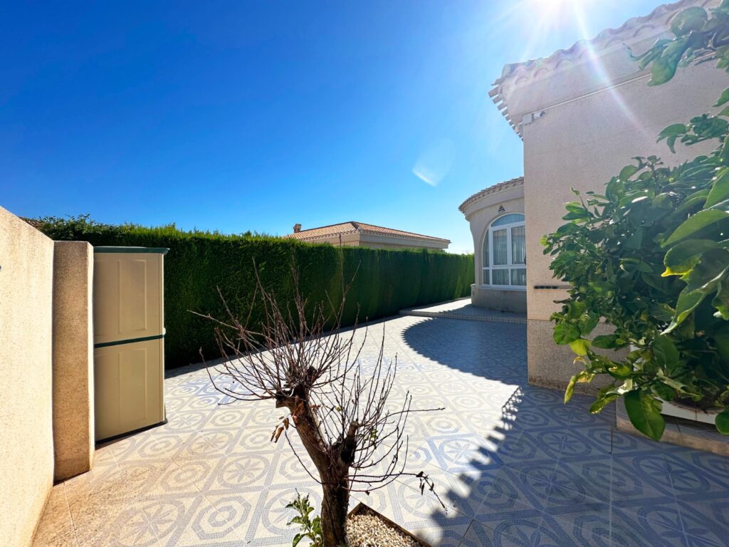 o_1j6iolasd1u6h1tkqgj1d851abb3j