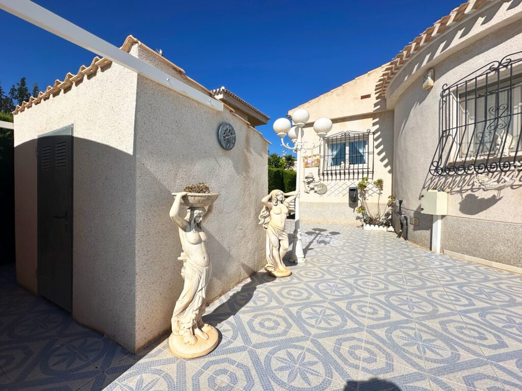 o_1j6iolasd1vj33eeq8ism3tb3e