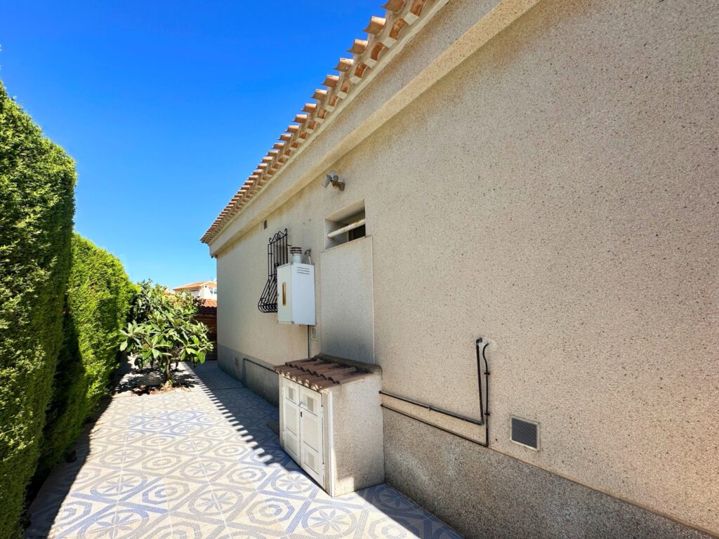 o_1j6iolasdite1p427h0j8t1ofc3g