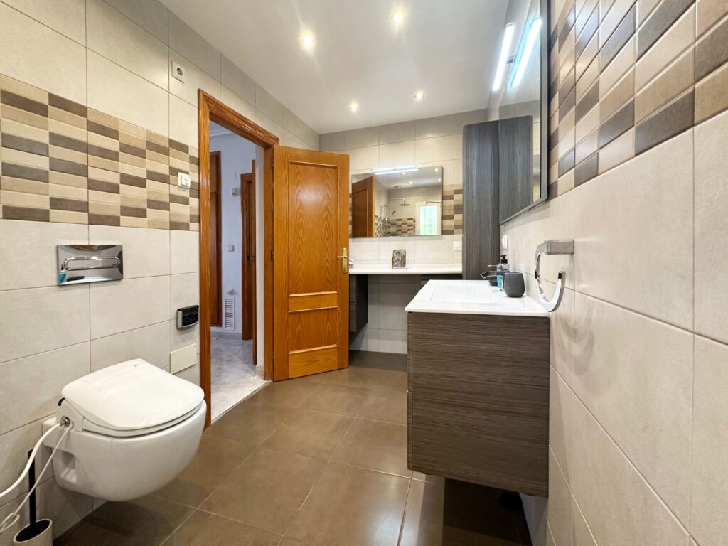 o_1j6iolase1hao1a9clml9bqh64h