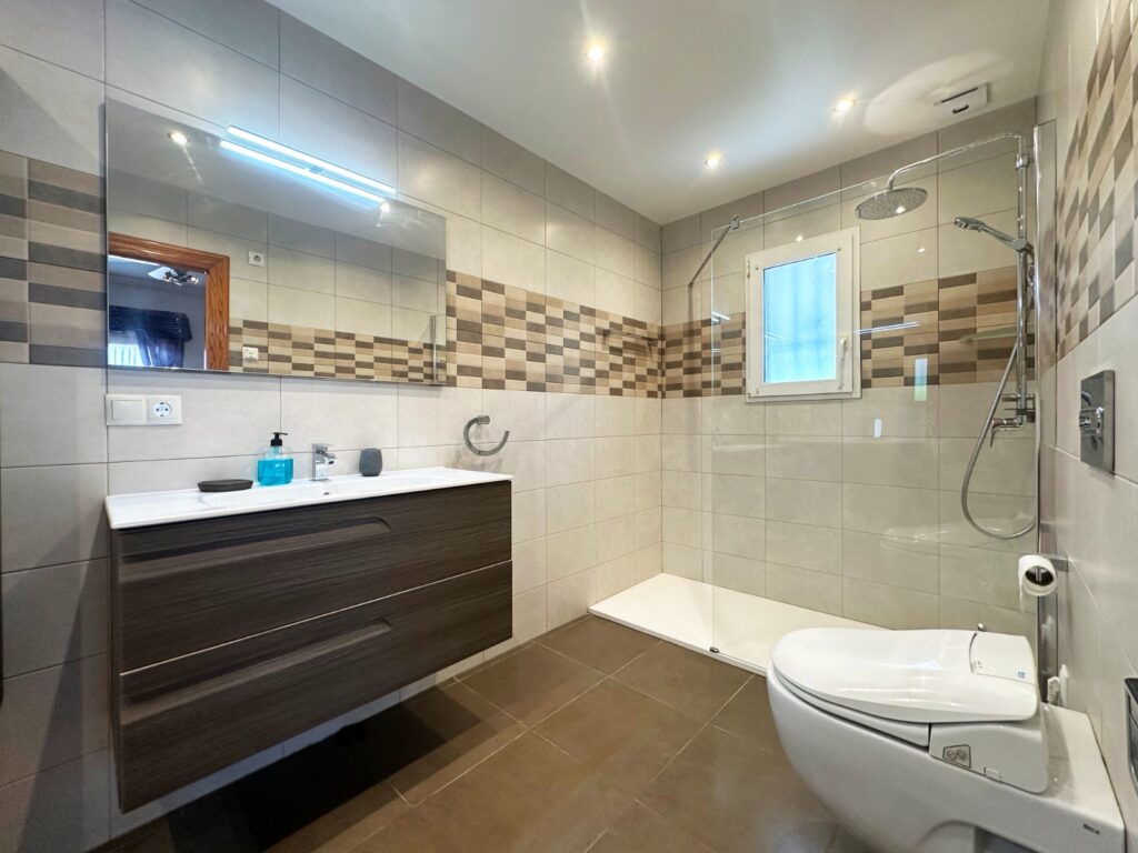 o_1j6iolase1i9klgpbfs1j4a1pff4g