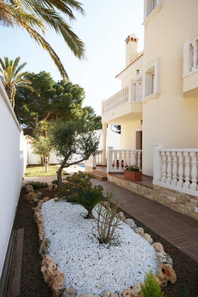 o_1jgf86hl9g8s1t4t17em9vb1dfn3n